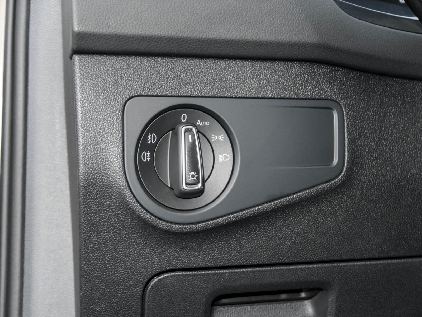 Volkswagen Tiguan 1.5 SITZHEIZUNG TEMPOMAT EINPARKHILFE USB