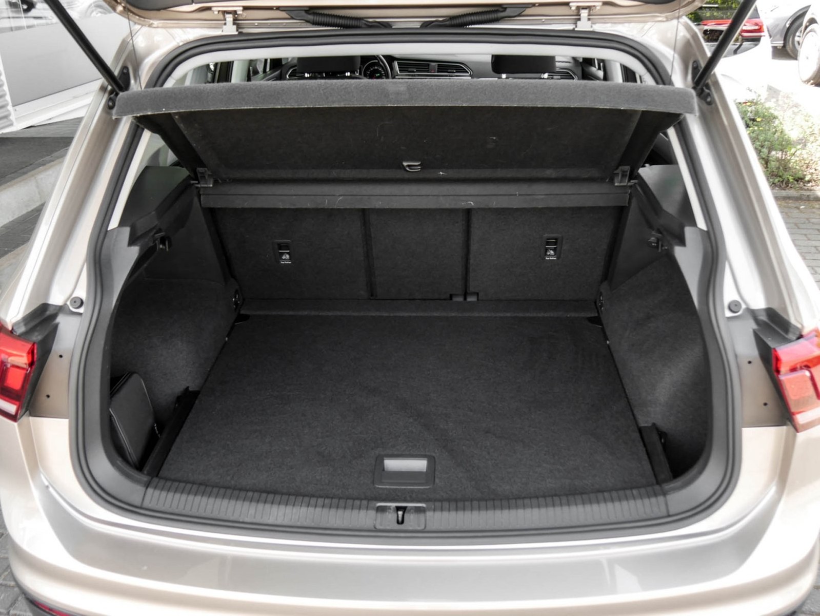 Volkswagen Tiguan 1.5 SITZHEIZUNG TEMPOMAT EINPARKHILFE USB