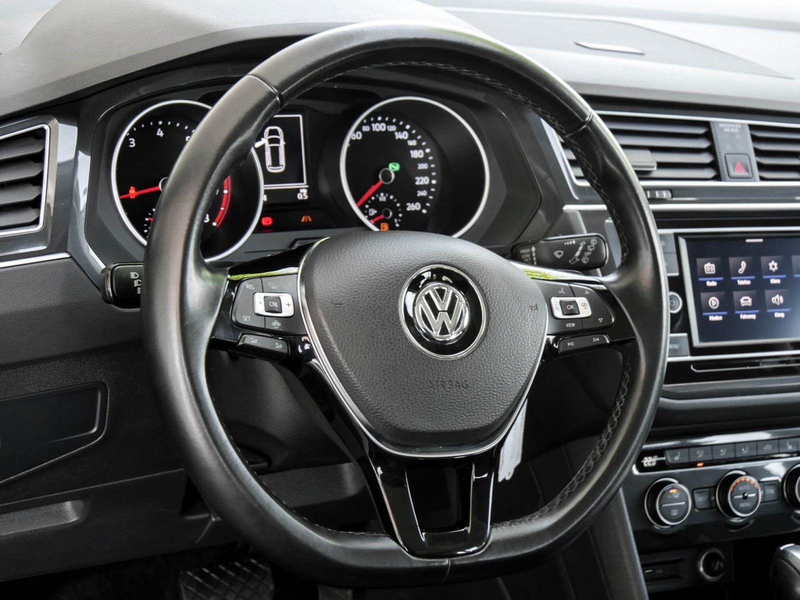 Volkswagen Tiguan 1.5 SITZHEIZUNG TEMPOMAT EINPARKHILFE USB