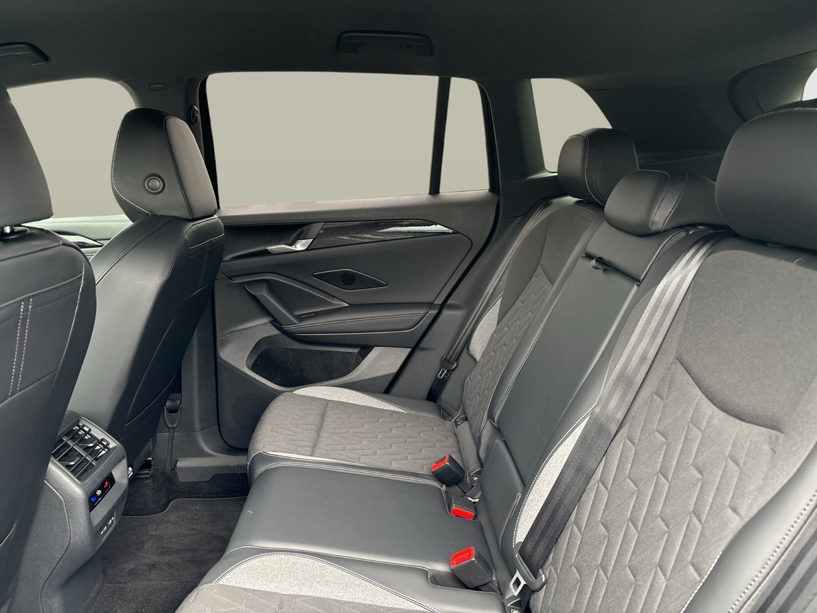 Volkswagen Tiguan 2.0 GOAL 4X4 360CAM ACC LM18 EKLAPPE NAVI