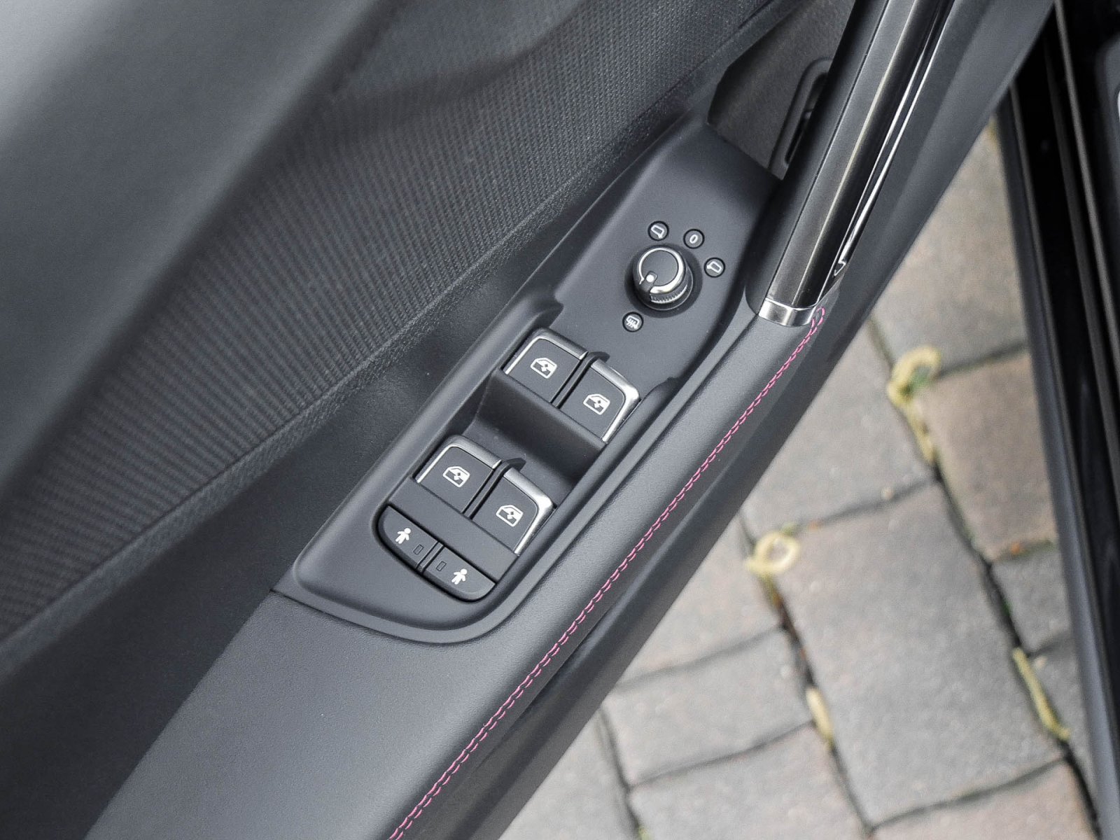 Audi Q2 35 S LINE NAVI+ AHK SPORTSITZE LM17
