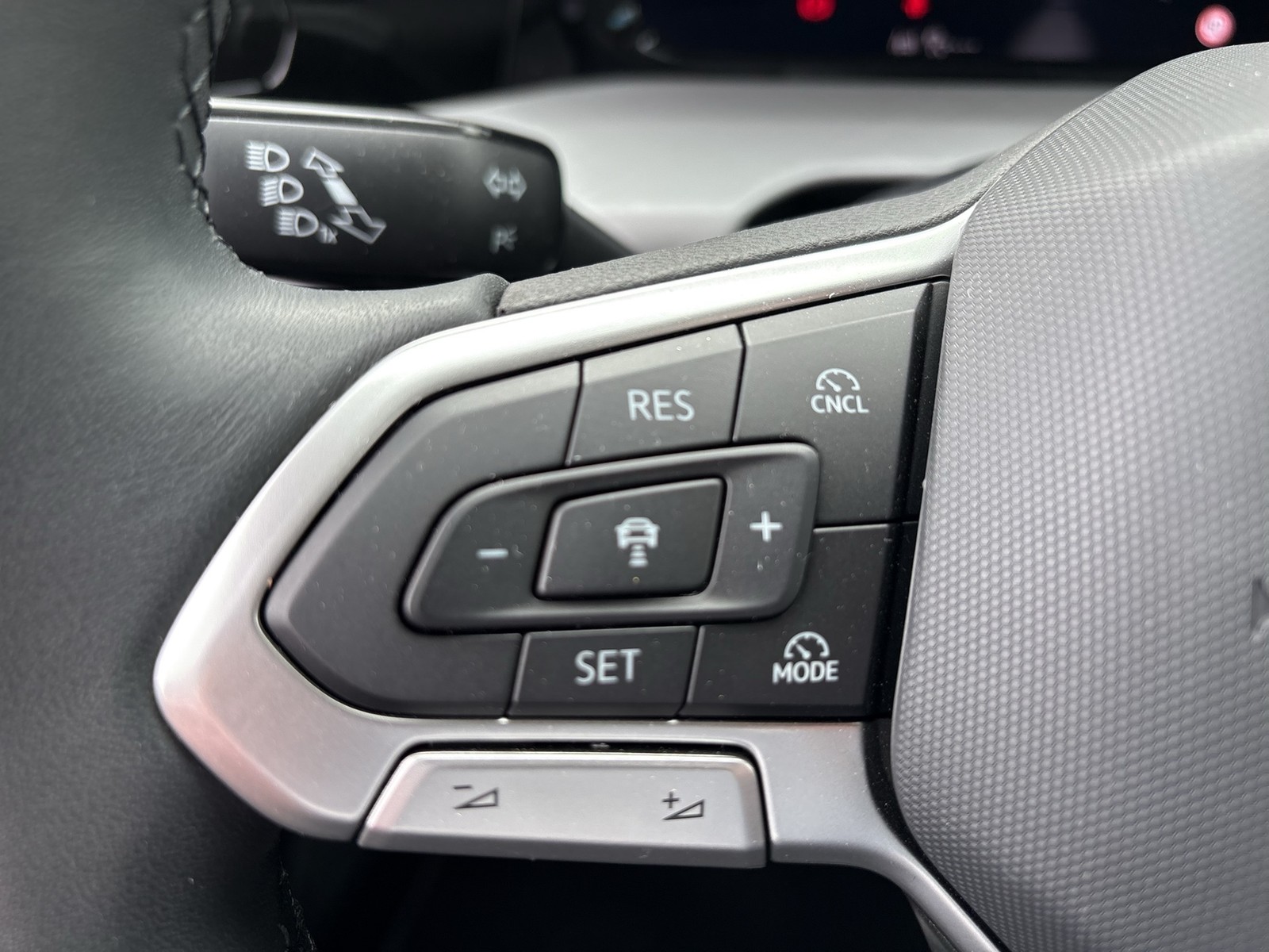Volkswagen Golf VIII 1.5 LIFE CAM ACC NAVI CARPLAY SITZHEIZ