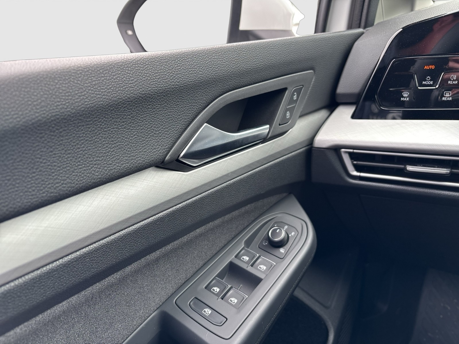 Volkswagen Golf VIII 1.5 LIFE CAM ACC NAVI CARPLAY SITZHEIZ