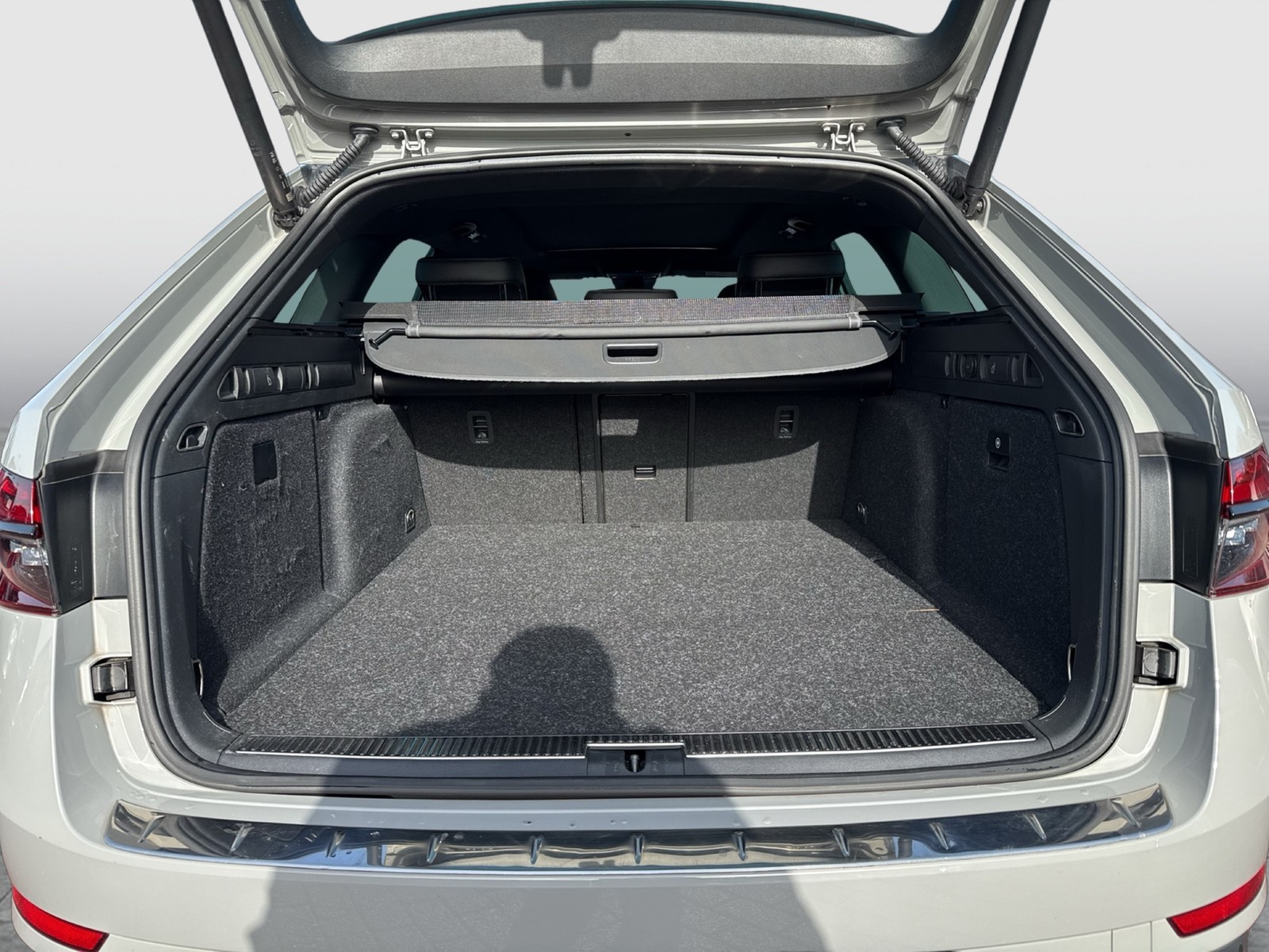 Skoda Superb Combi 1.4 iV SPORTLINE PANO STANDHZ. CAM