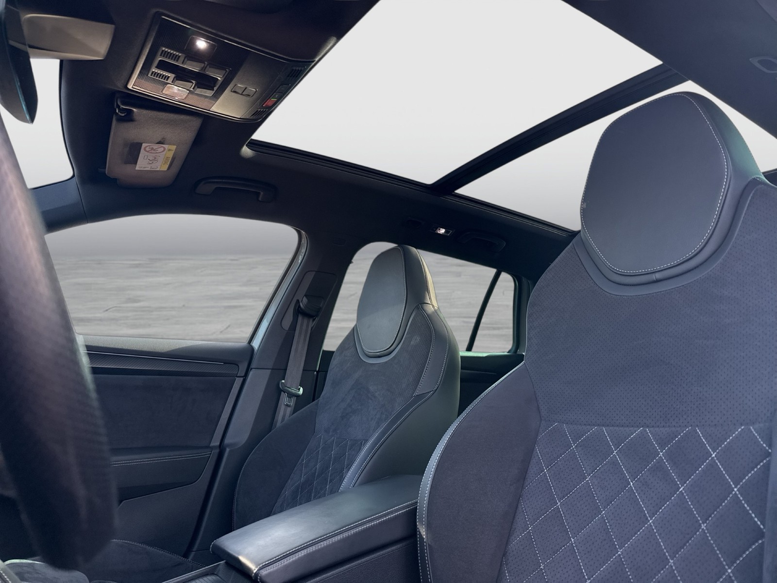 Skoda Superb Combi 1.4 iV SPORTLINE PANO STANDHZ. CAM