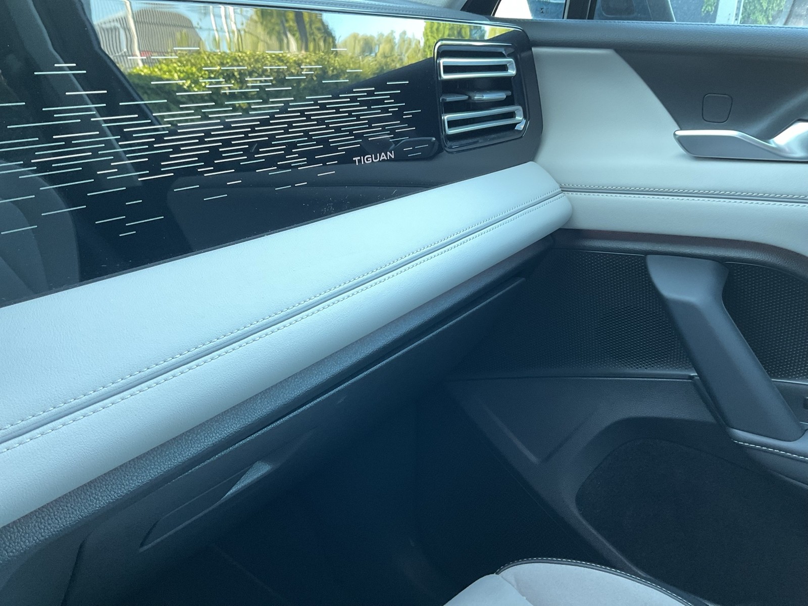 Volkswagen Tiguan 1.5 HYBRID ELEGANCE AHK CAM ACC LM18 NAVI