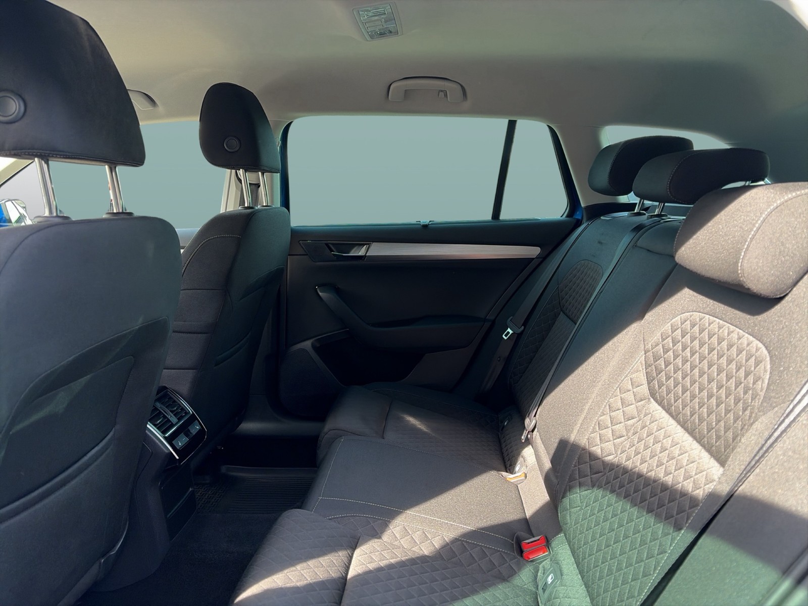 Skoda Superb Combi 1.4 iV STANDHZ. AHK CAM ACC EKLAPPE