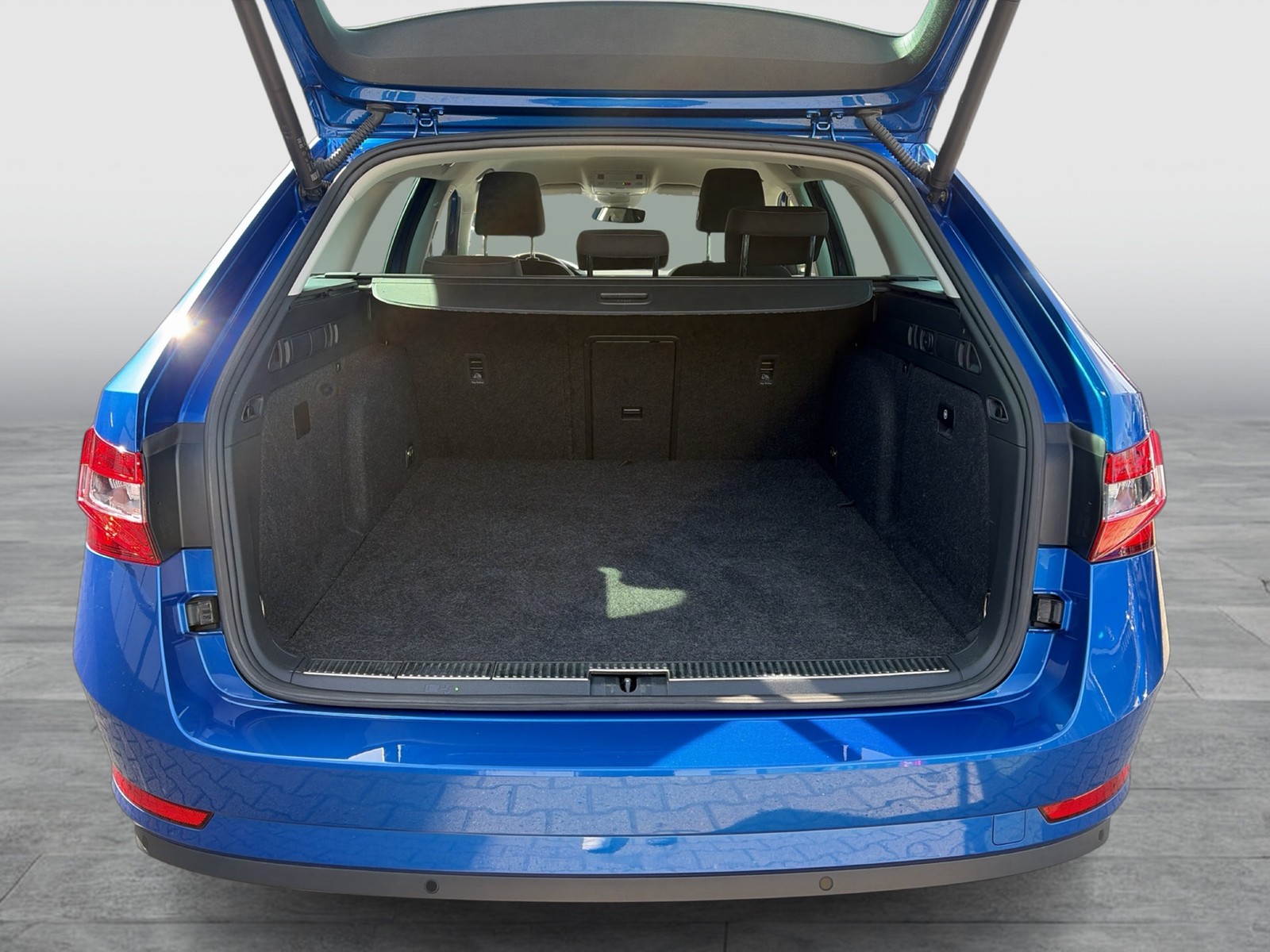 Skoda Superb Combi 1.4 iV STANDHZ. AHK CAM ACC EKLAPPE