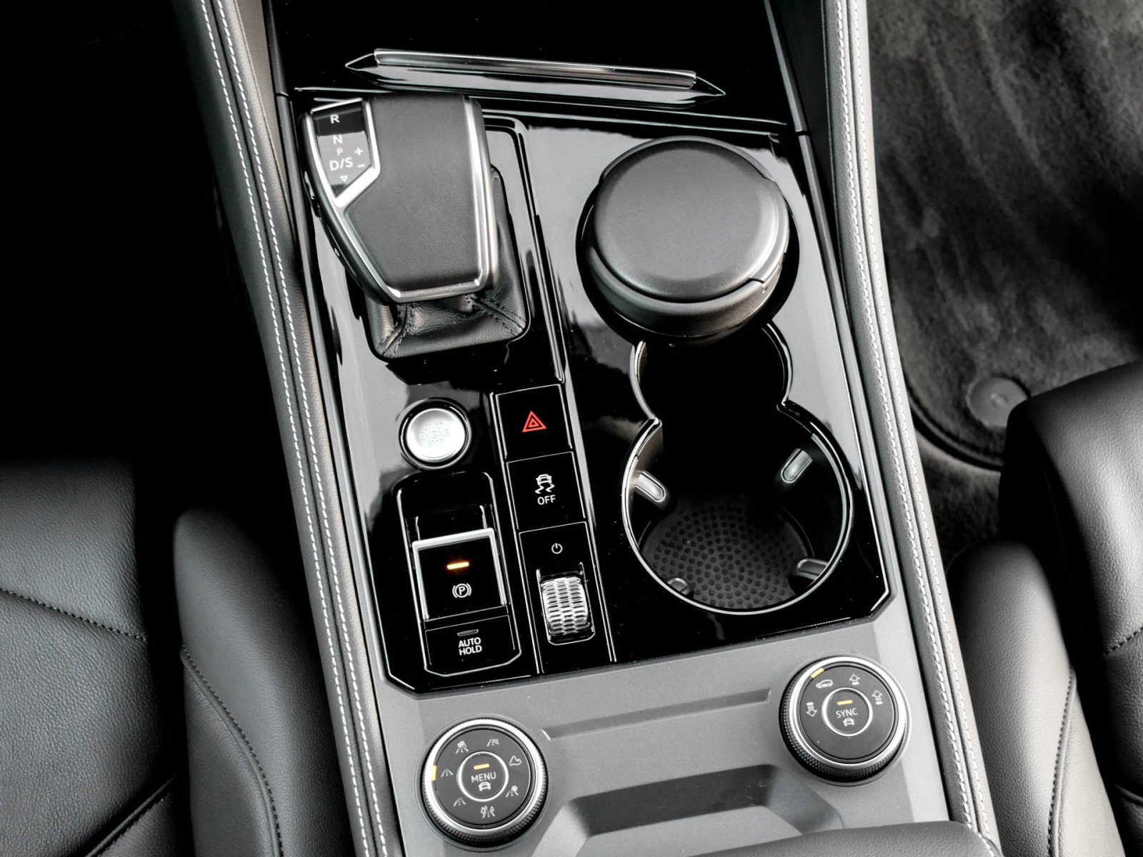 Volkswagen Touareg V6 NEUESMODELL AHK CAM ACC LM19 E-KLAPPE