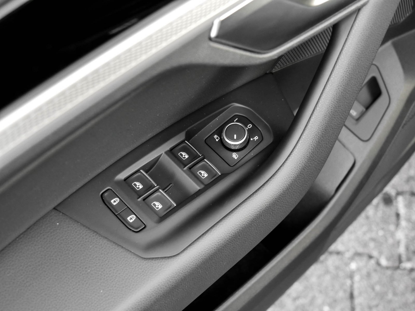 Volkswagen Touareg V6 NEUESMODELL AHK CAM ACC LM19 E-KLAPPE