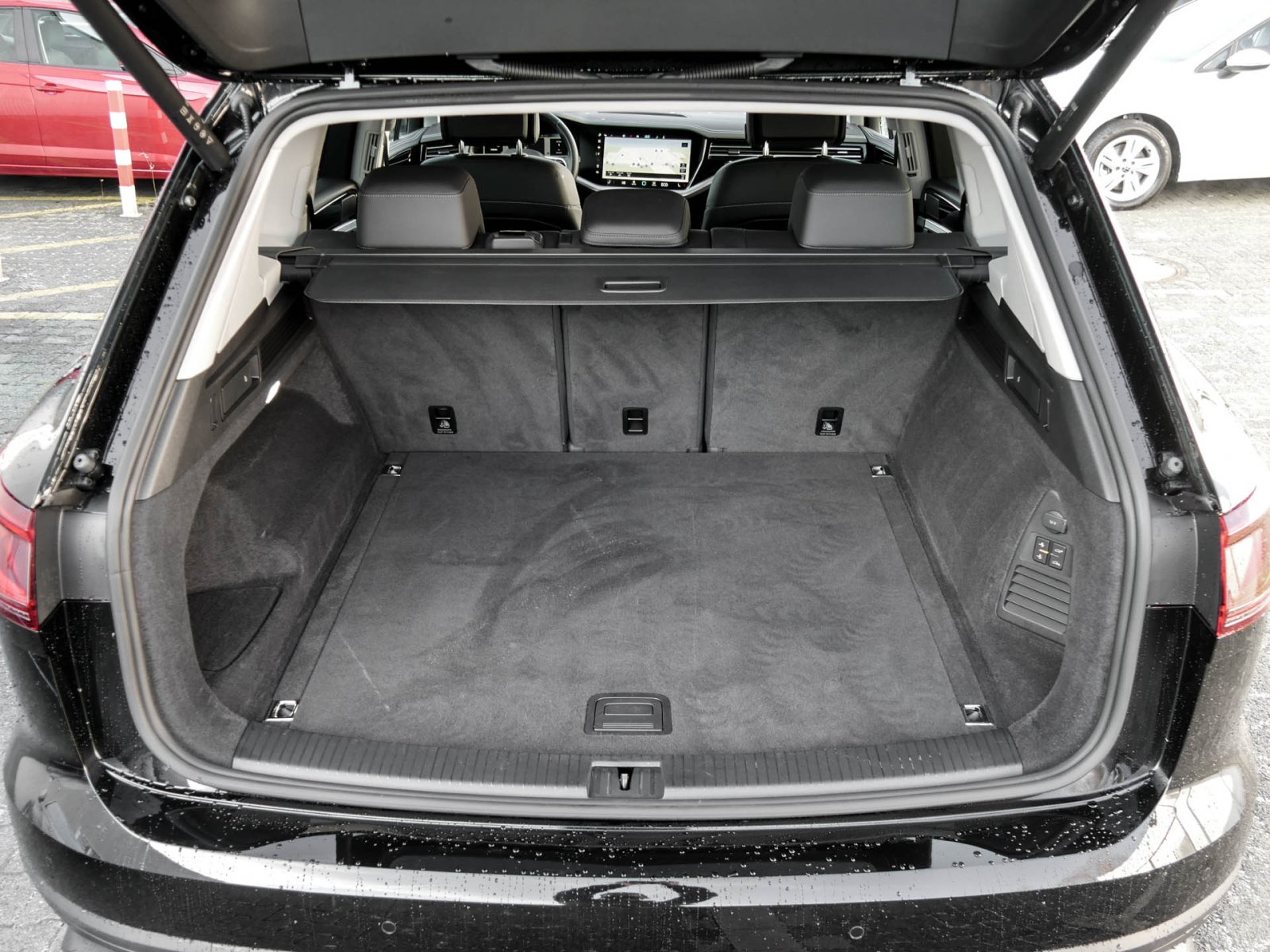 Volkswagen Touareg V6 NEUESMODELL AHK CAM ACC LM19 E-KLAPPE