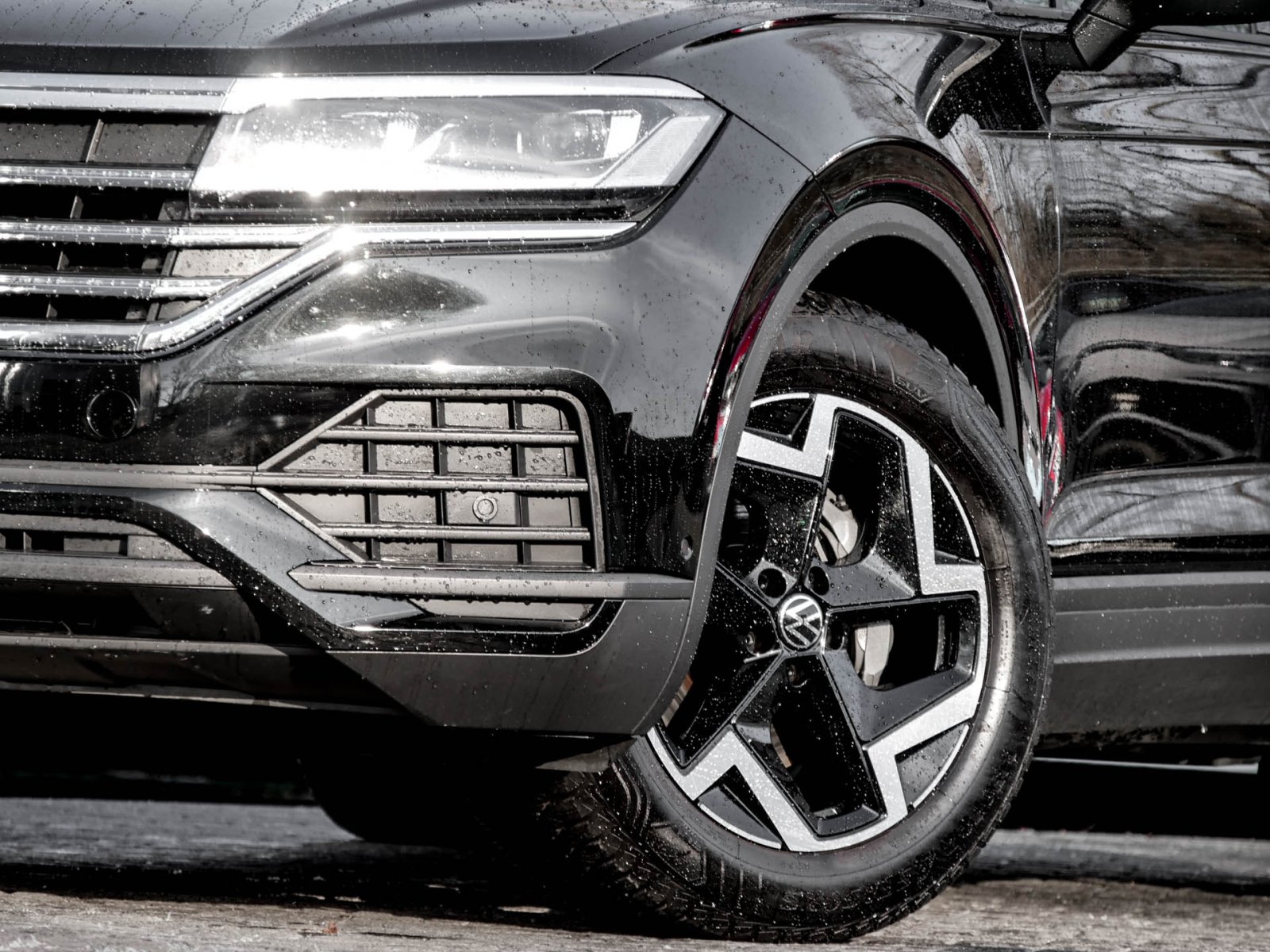 Volkswagen Touareg V6 NEUESMODELL AHK CAM ACC LM19 E-KLAPPE