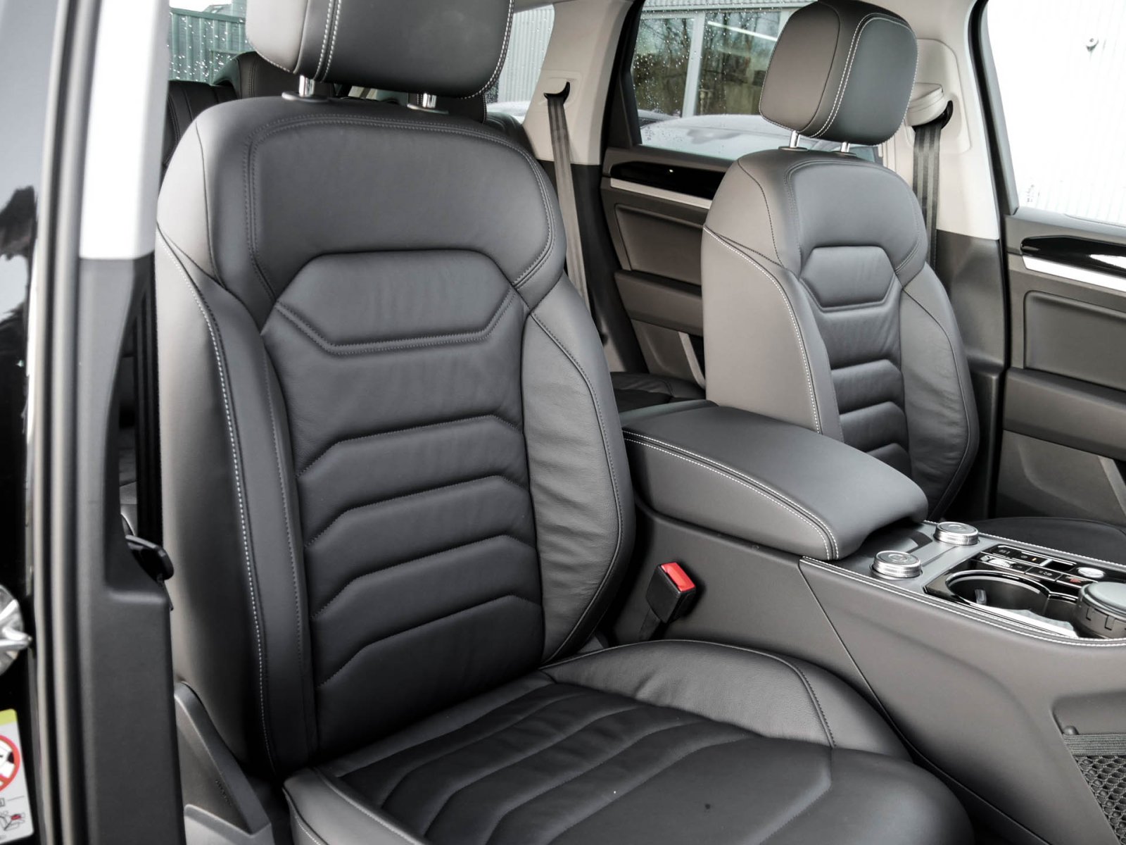 Volkswagen Touareg V6 NEUESMODELL AHK CAM ACC LM19 E-KLAPPE