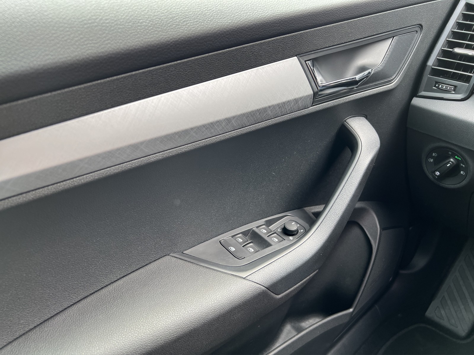 Skoda Karoq 1.5 SELECTION CAM NAVI LM17 SITZHEIZUNG