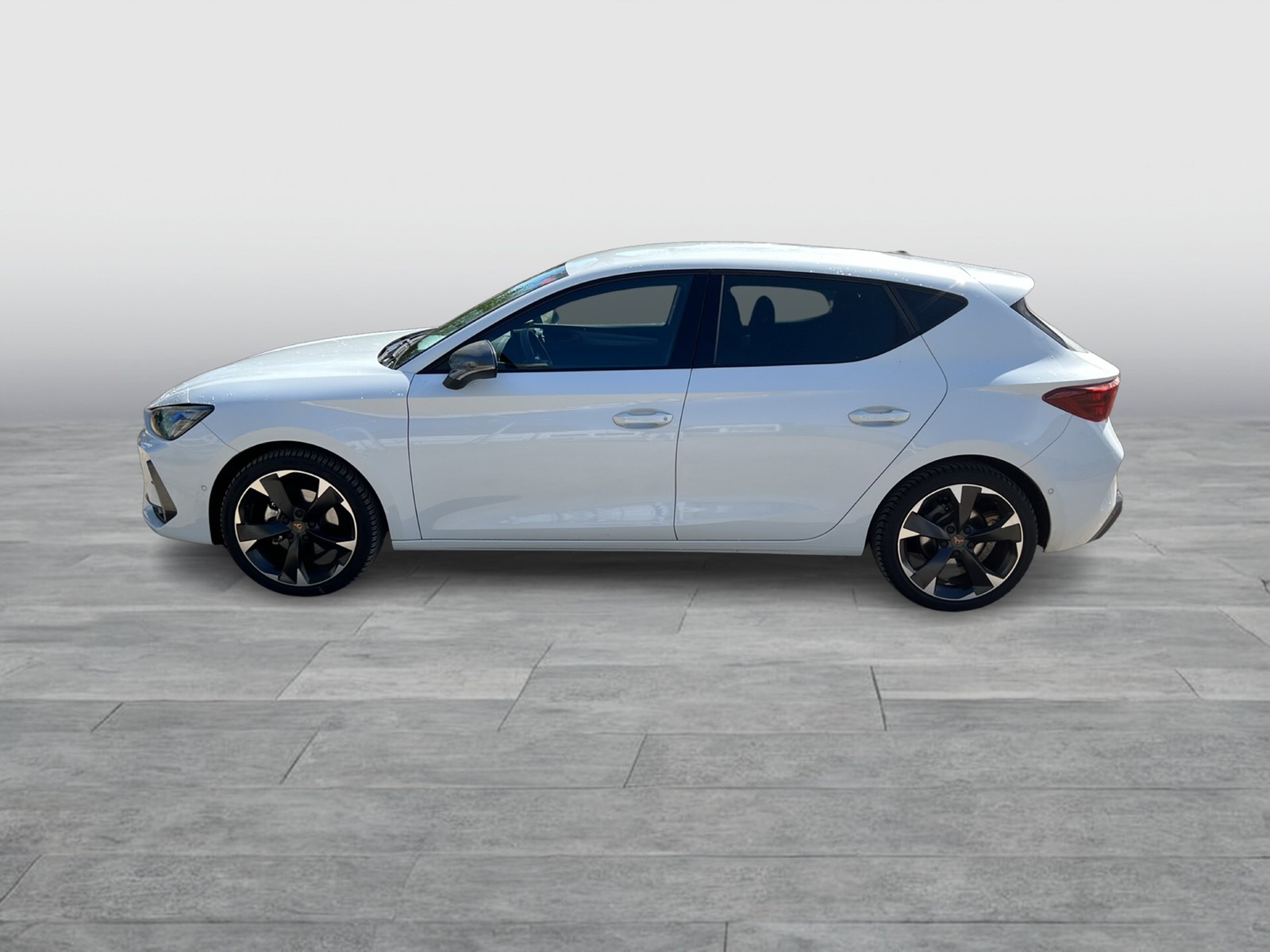Cupra Leon 1.5 eTSI CAM ACC LM18 NAVI CARPLAY SITZHEIZ