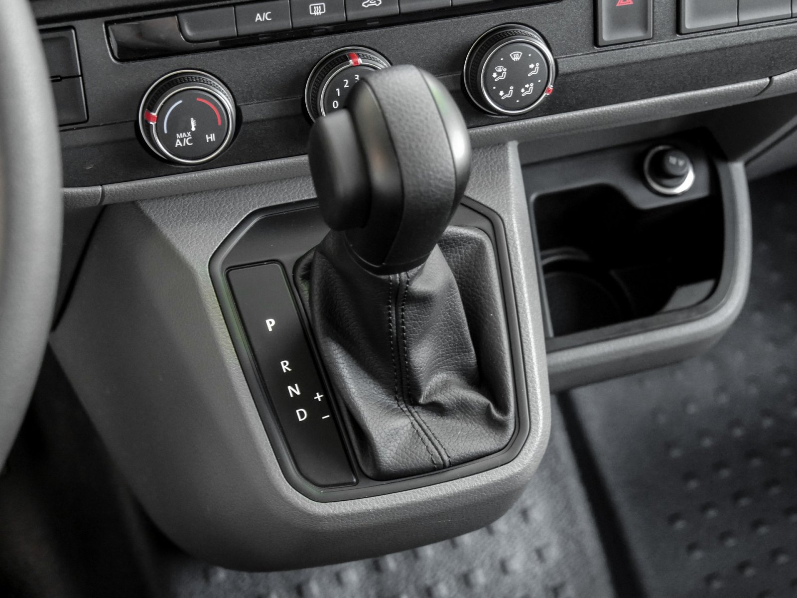 Volkswagen T6 Kombi T6.1 DSG 9-Sitzer CARPLAY KLIMA