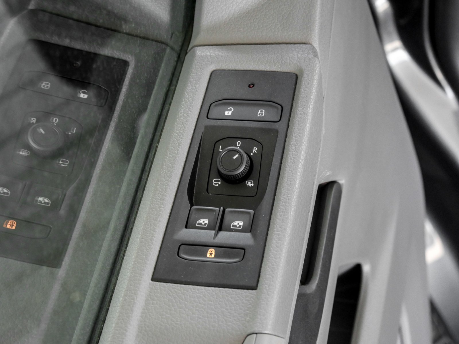 Volkswagen T6 Kombi T6.1 DSG 9-Sitzer CARPLAY KLIMA