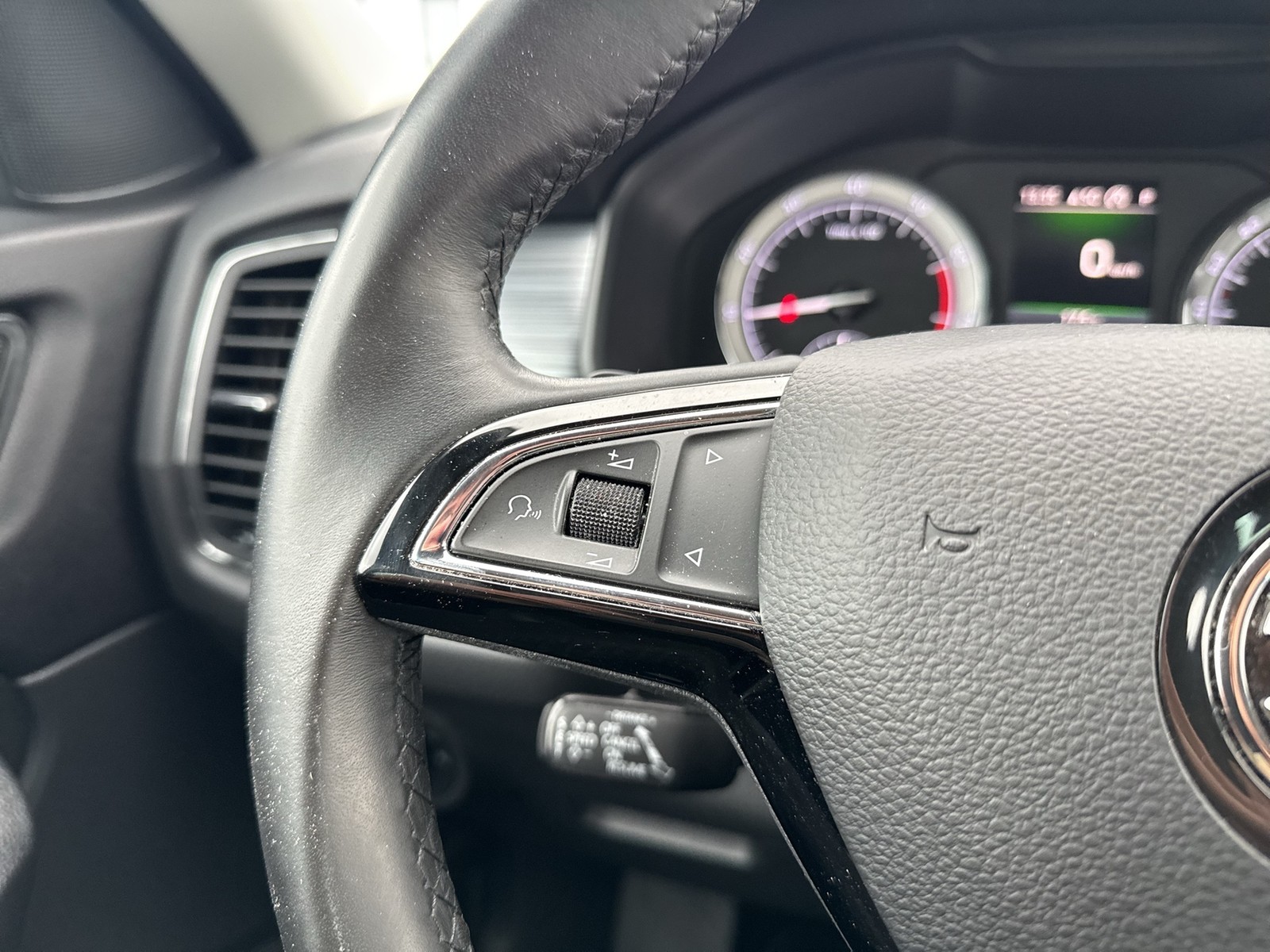 Skoda Kodiaq 1.5 SOLEIL LEDER STANDHZ AHK KAMERA ALU19"