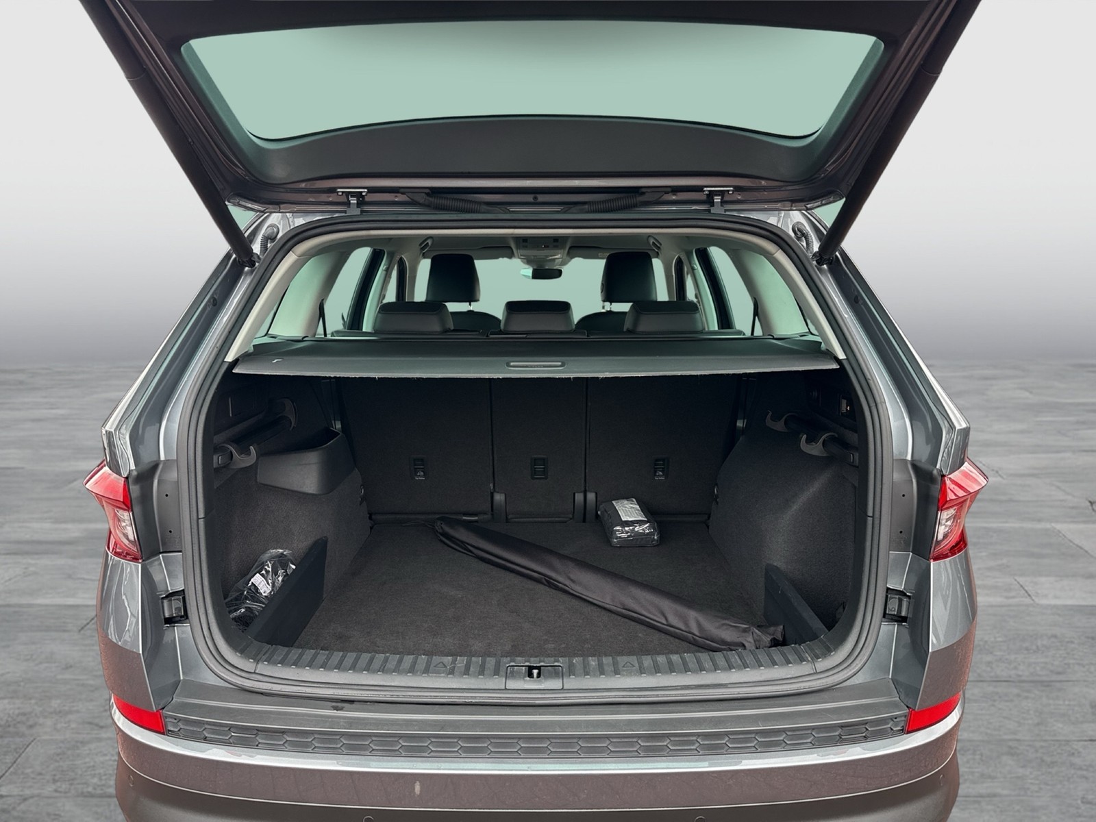 Skoda Kodiaq 1.5 SOLEIL LEDER STANDHZ AHK KAMERA ALU19"