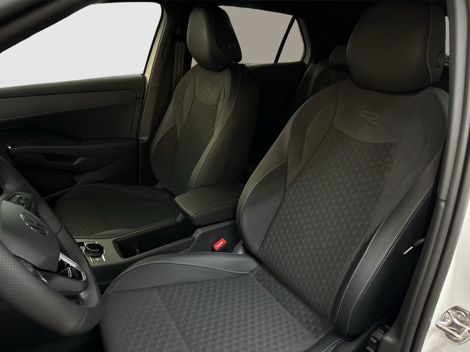 Volkswagen T-Roc 1.5 R-LINE DSG NEUESMODELL BLACKSTYLE LM20