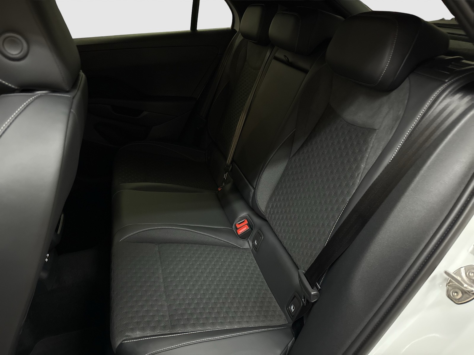 Volkswagen T-Roc 1.5 R-LINE DSG NEUESMODELL BLACKSTYLE LM20