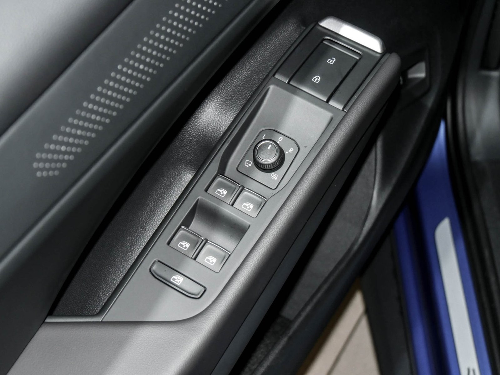 Volkswagen T-Roc 1.5 R-LINE DSG NEUESMODELL BLACKSTYLE LM20