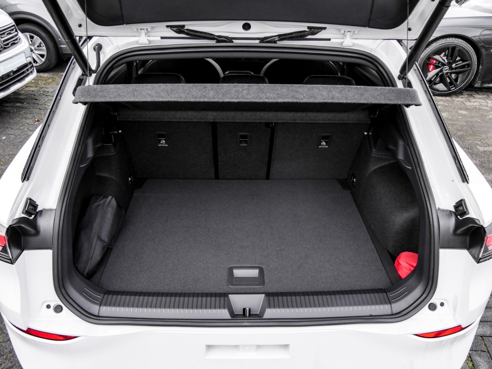 Volkswagen T-Roc 1.5 R-LINE DSG NEUESMODELL BLACKSTYLE LM20