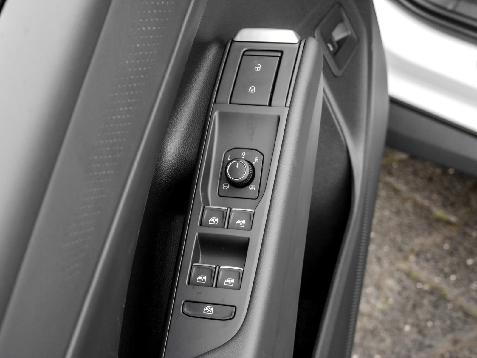 Volkswagen T-Roc 1.5 R-LINE DSG NEUESMODELL BLACKSTYLE LM20