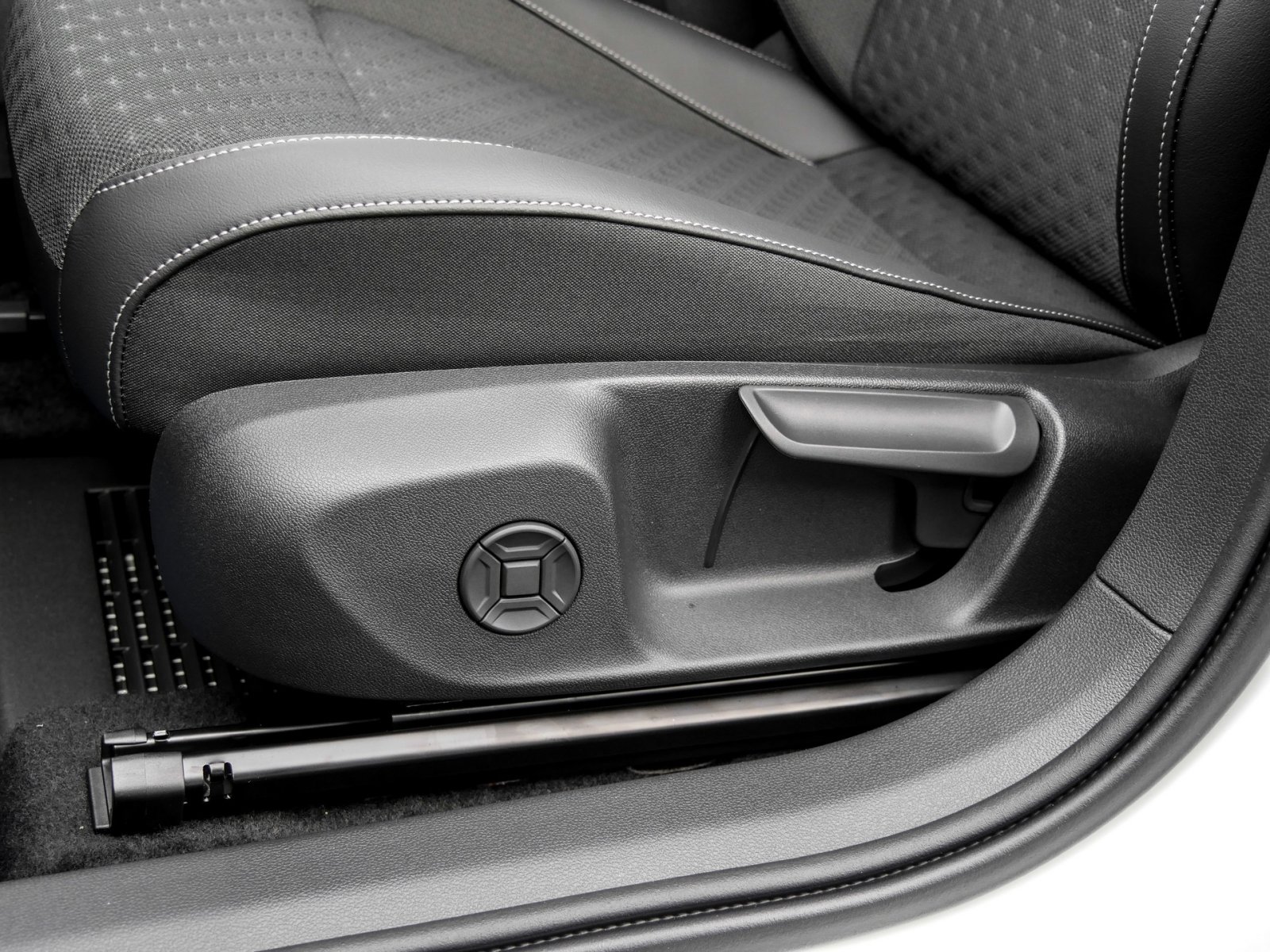 Volkswagen T-Roc 1.5 R-LINE DSG NEUESMODELL BLACKSTYLE LM20