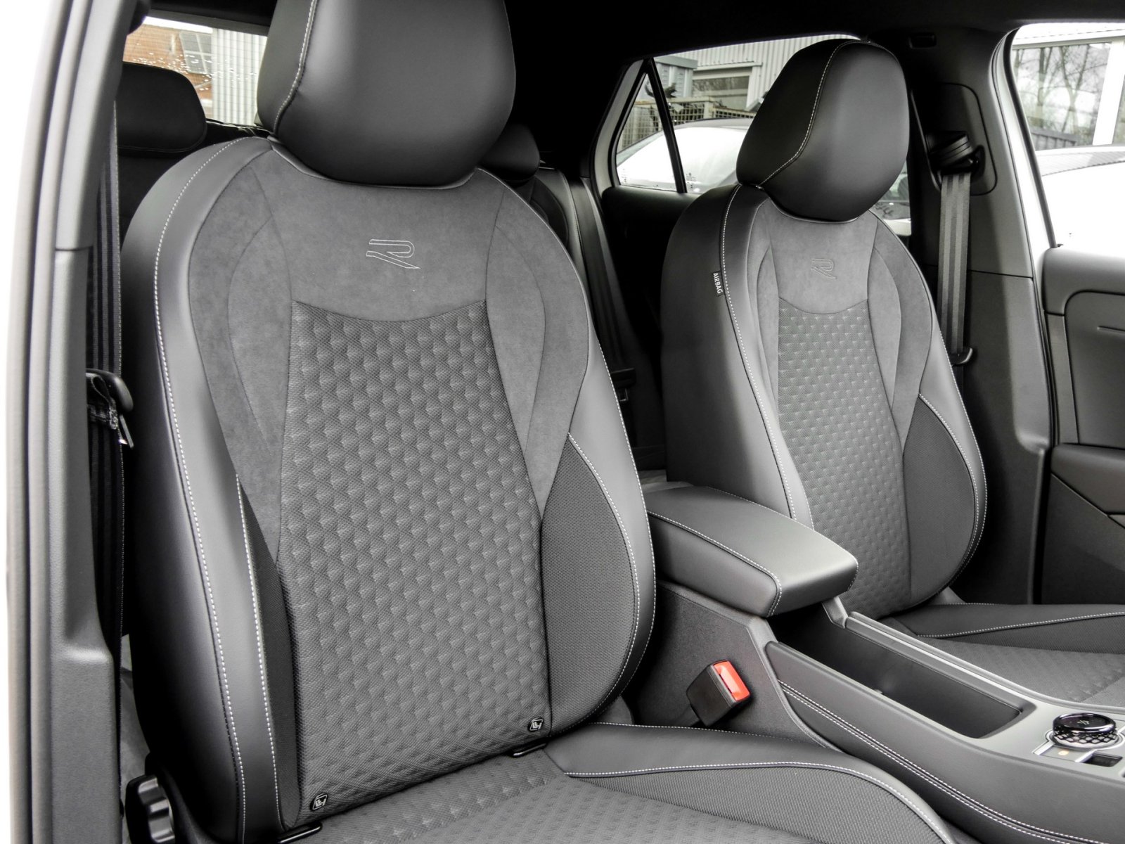 Volkswagen T-Roc 1.5 R-LINE DSG NEUESMODELL BLACKSTYLE LM20