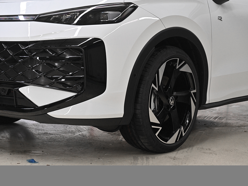 Volkswagen T-Roc 1.5 R-LINE DSG NEUESMODELL BLACKSTYLE LM20