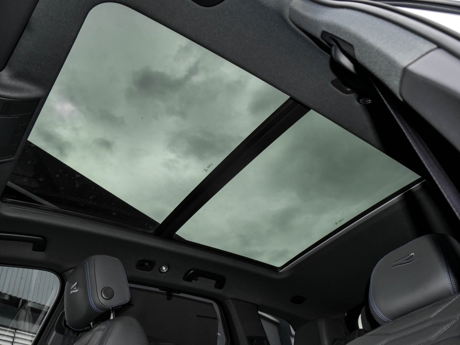 Volkswagen Touareg HYBRID R NEUES MODELL PANO 360°CAM LM21