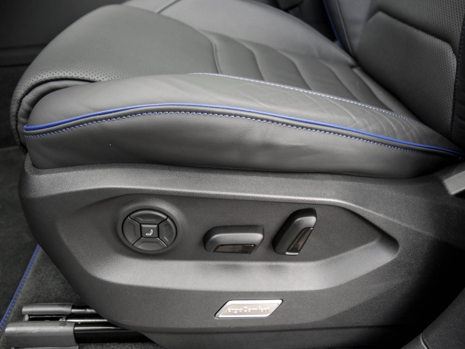 Volkswagen Touareg HYBRID R NEUES MODELL PANO 360°CAM LM21