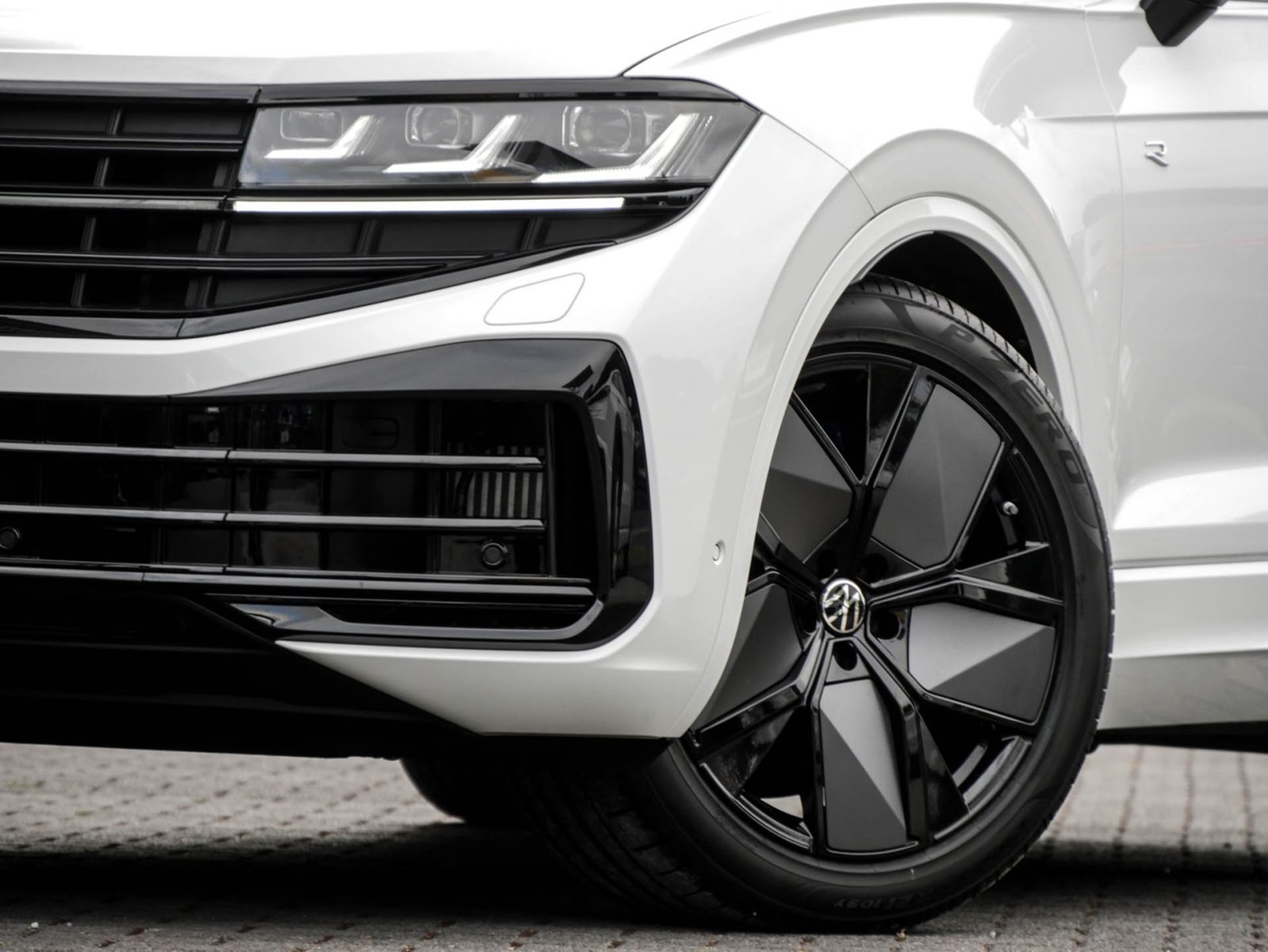 Volkswagen Touareg HYBRID R NEUES MODELL PANO 360°CAM LM21