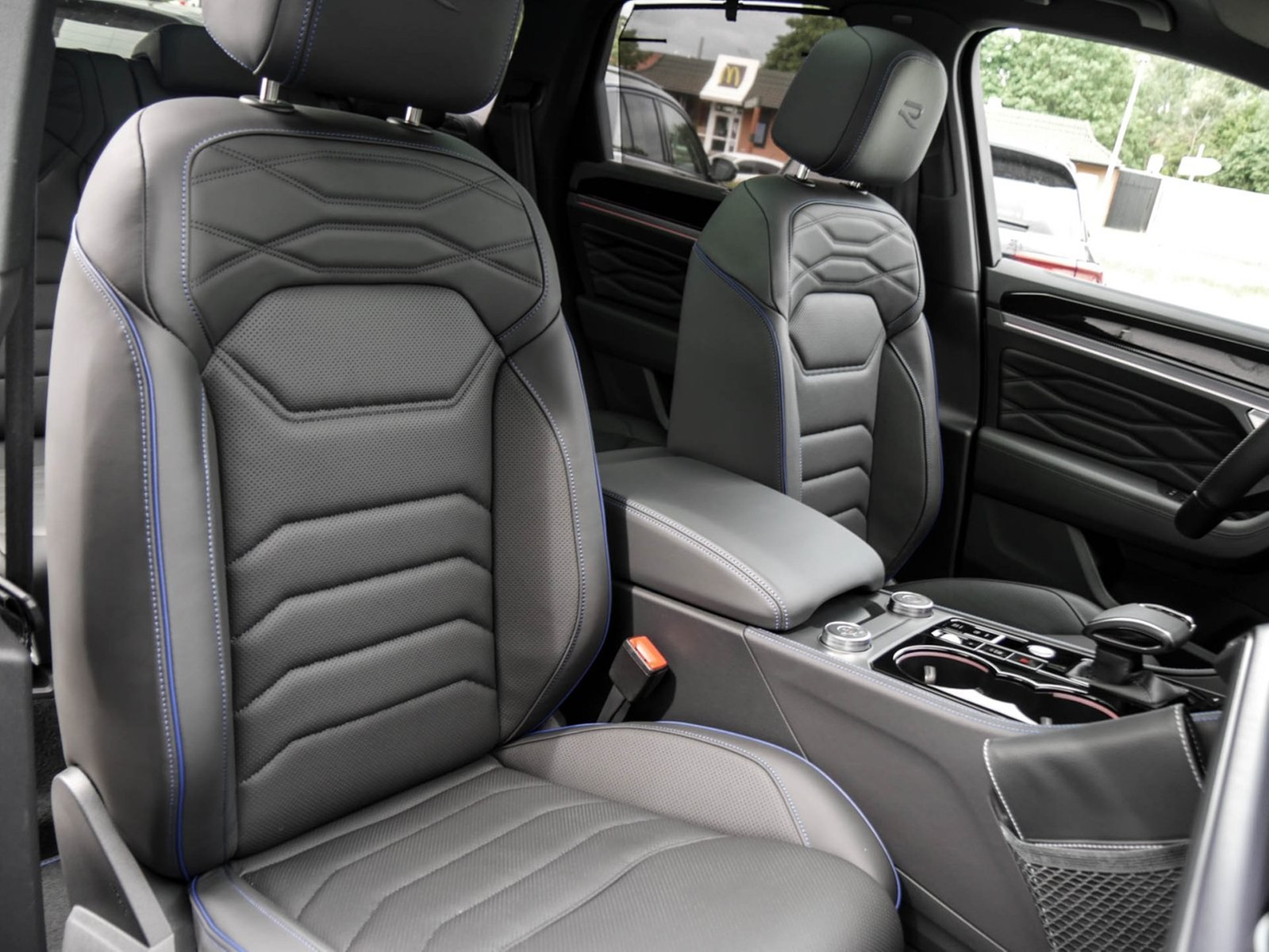 Volkswagen Touareg HYBRID R NEUES MODELL PANO 360°CAM LM21