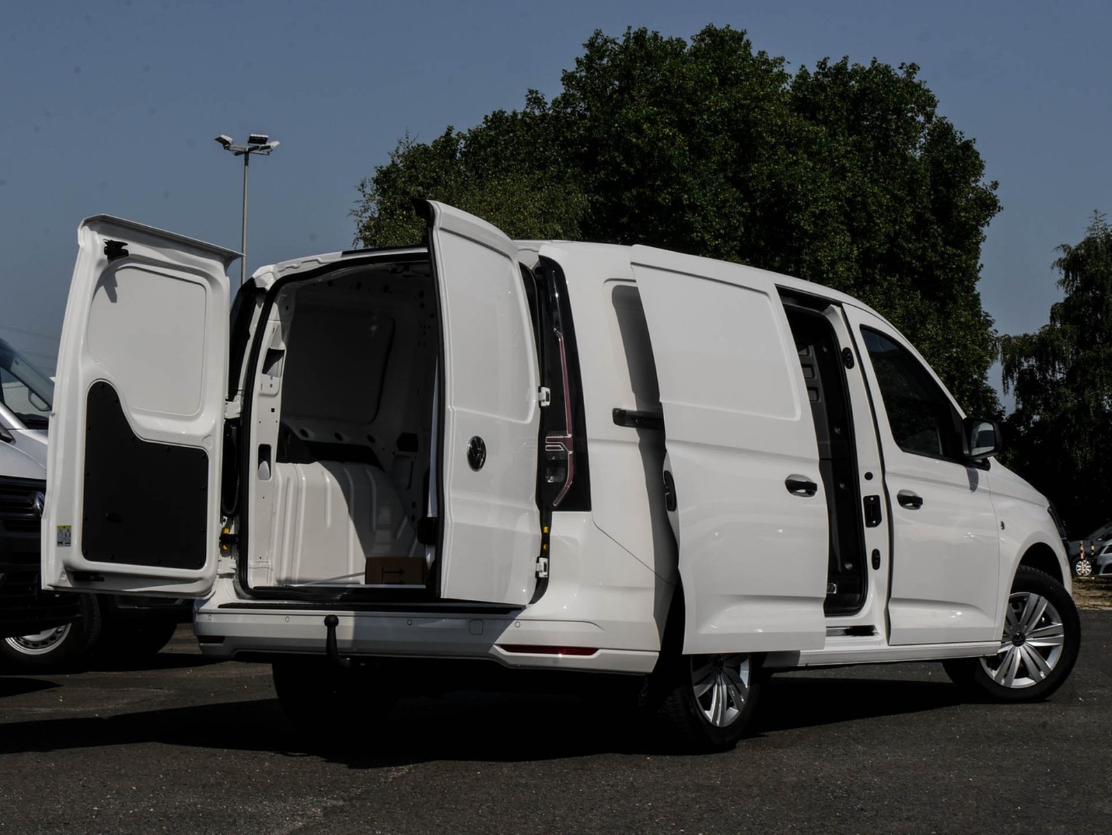 Volkswagen Caddy Maxi 2.0 Cargo AHK NAVI LED EINPARKHILFE