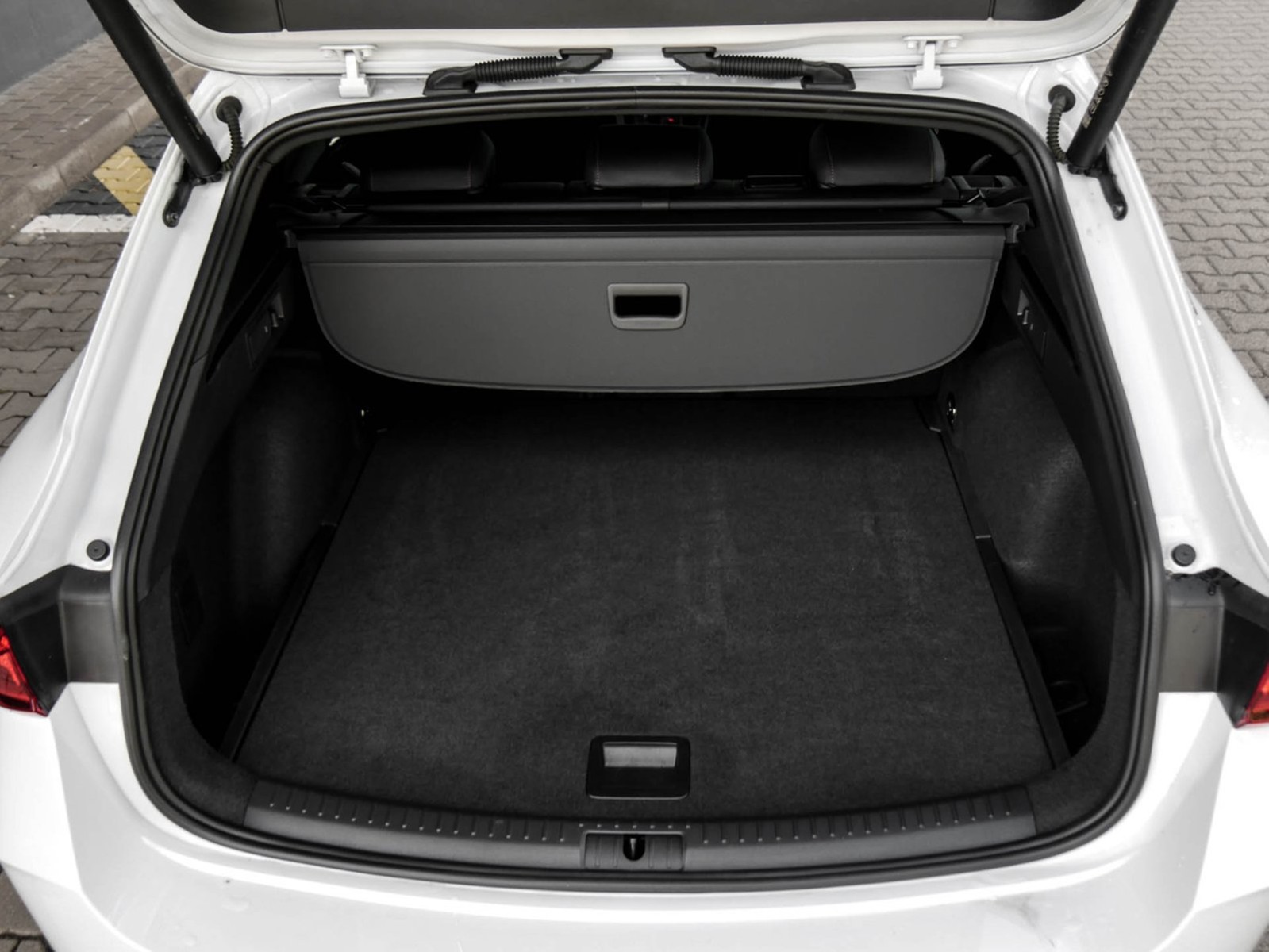 Cupra Leon ST 2.0 CAM ACC LM18 E-KLAPPE NAVI CARPLAY