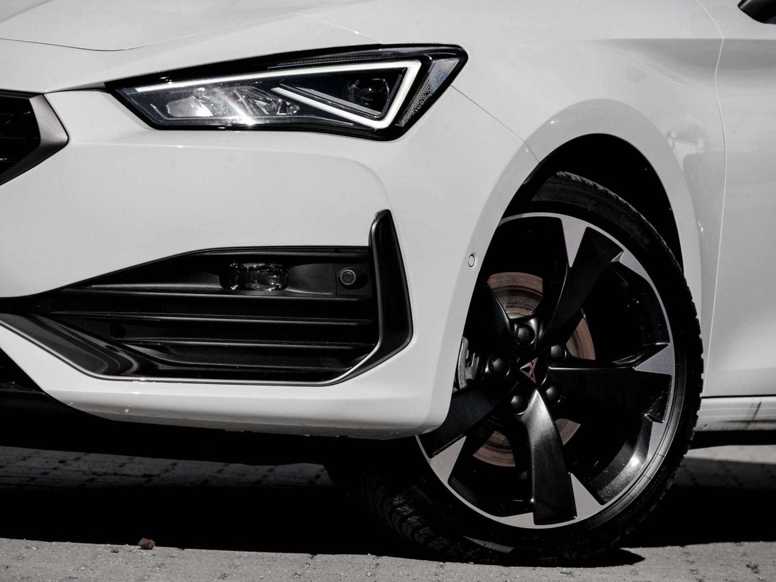 Cupra Leon ST 2.0 CAM ACC LM18 E-KLAPPE NAVI CARPLAY
