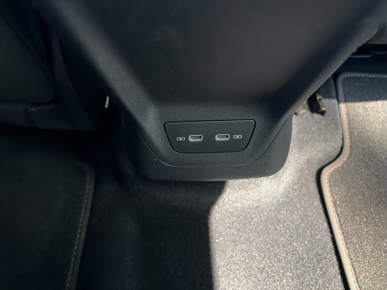 Cupra Born EDITION DYNAMIC CAM ACC LM19 NAVI SITZHEIZ.