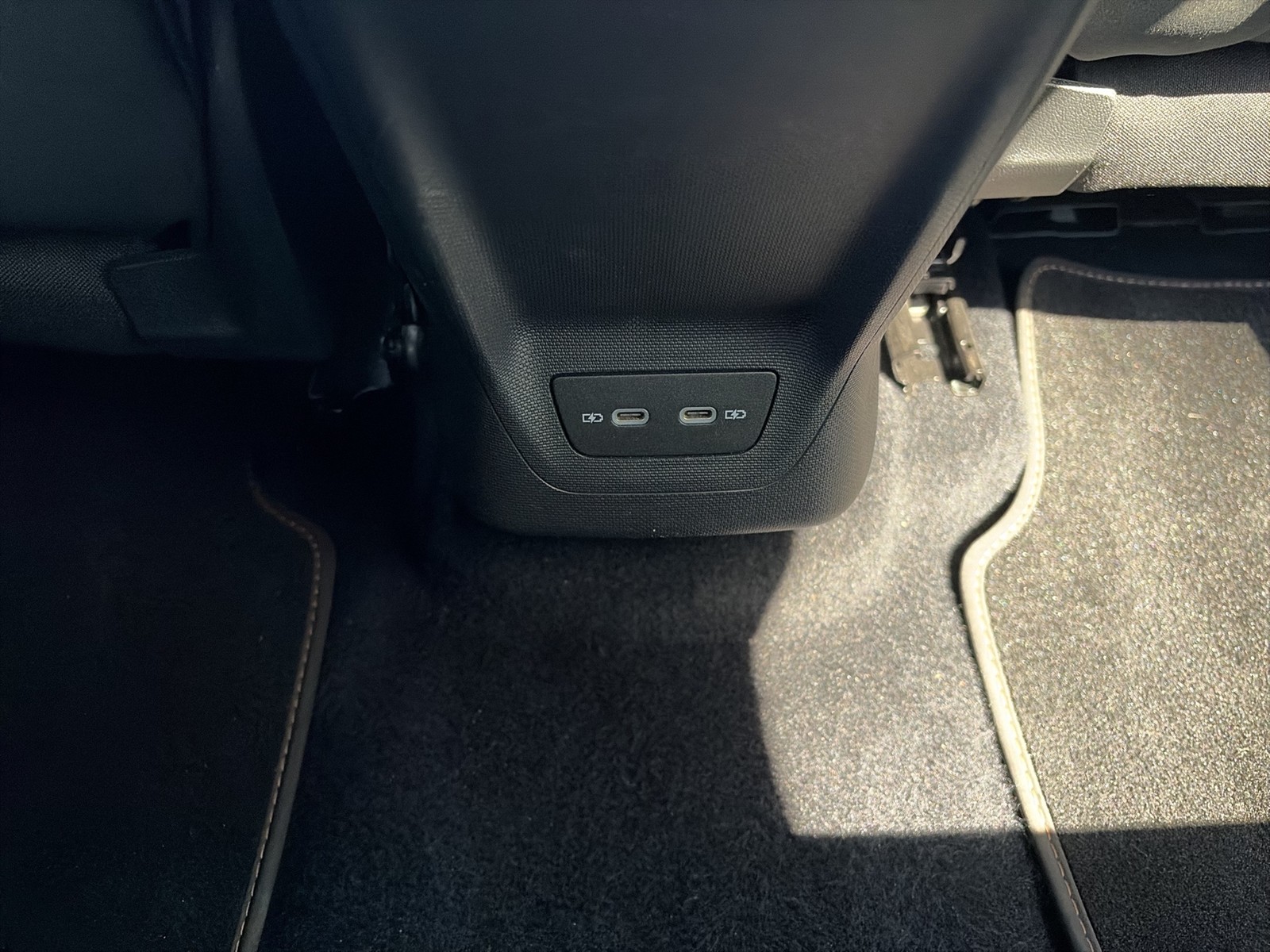 Cupra Born EDITION DYNAMIC CAM ACC LM19 NAVI SITZHEIZ.