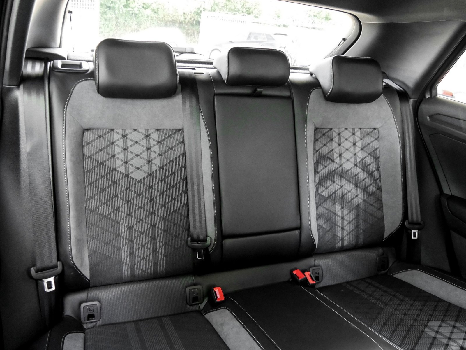 Volkswagen T-Roc 1.5 R-LINE BLACK STYLE PANO AHK CAM LM19