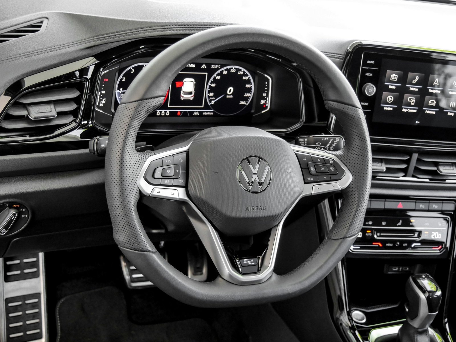 Volkswagen T-Roc 1.5 R-LINE BLACK STYLE PANO AHK CAM LM19