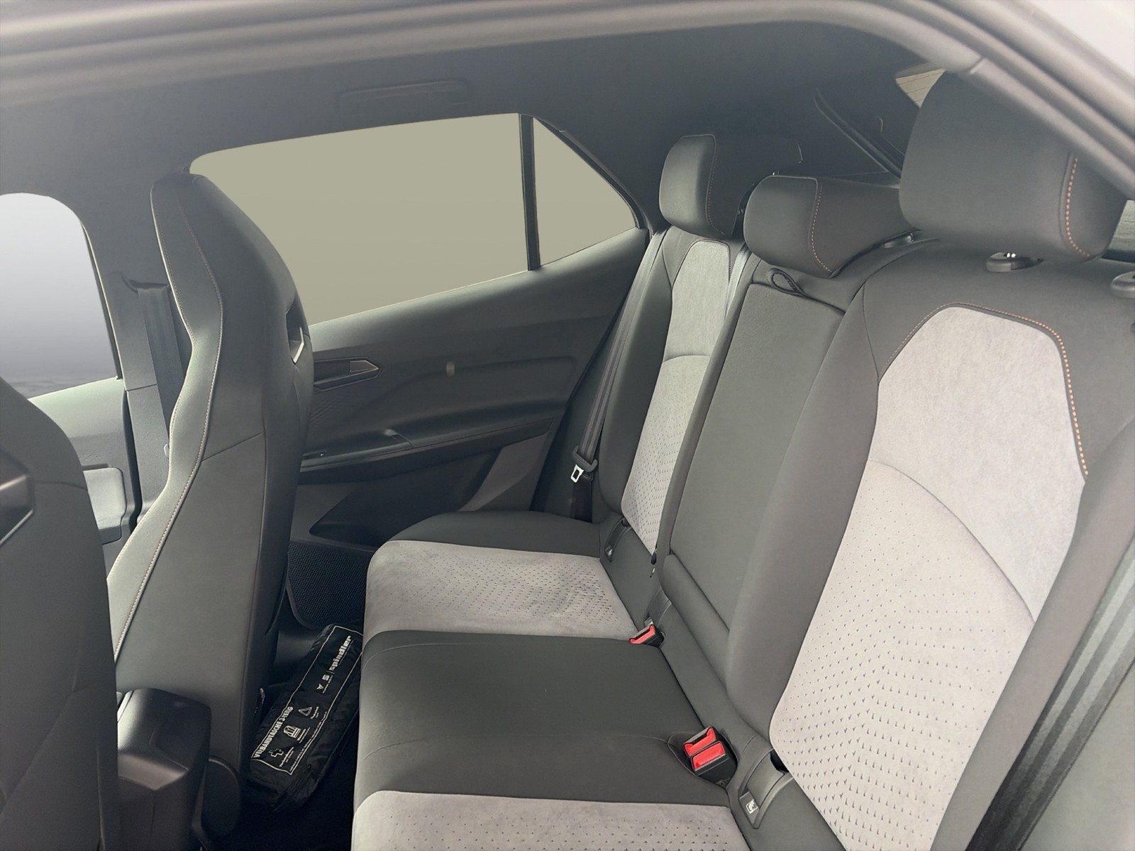 Cupra Born EDITION DYNAMIC CAM ACC LM19 NAVI SITZHEIZ.