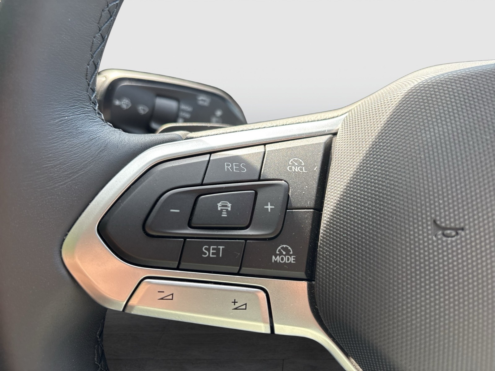 Volkswagen Tayron 1.5 HYBRID ELEGANCE 360°CAM ACC LM18 NAVI