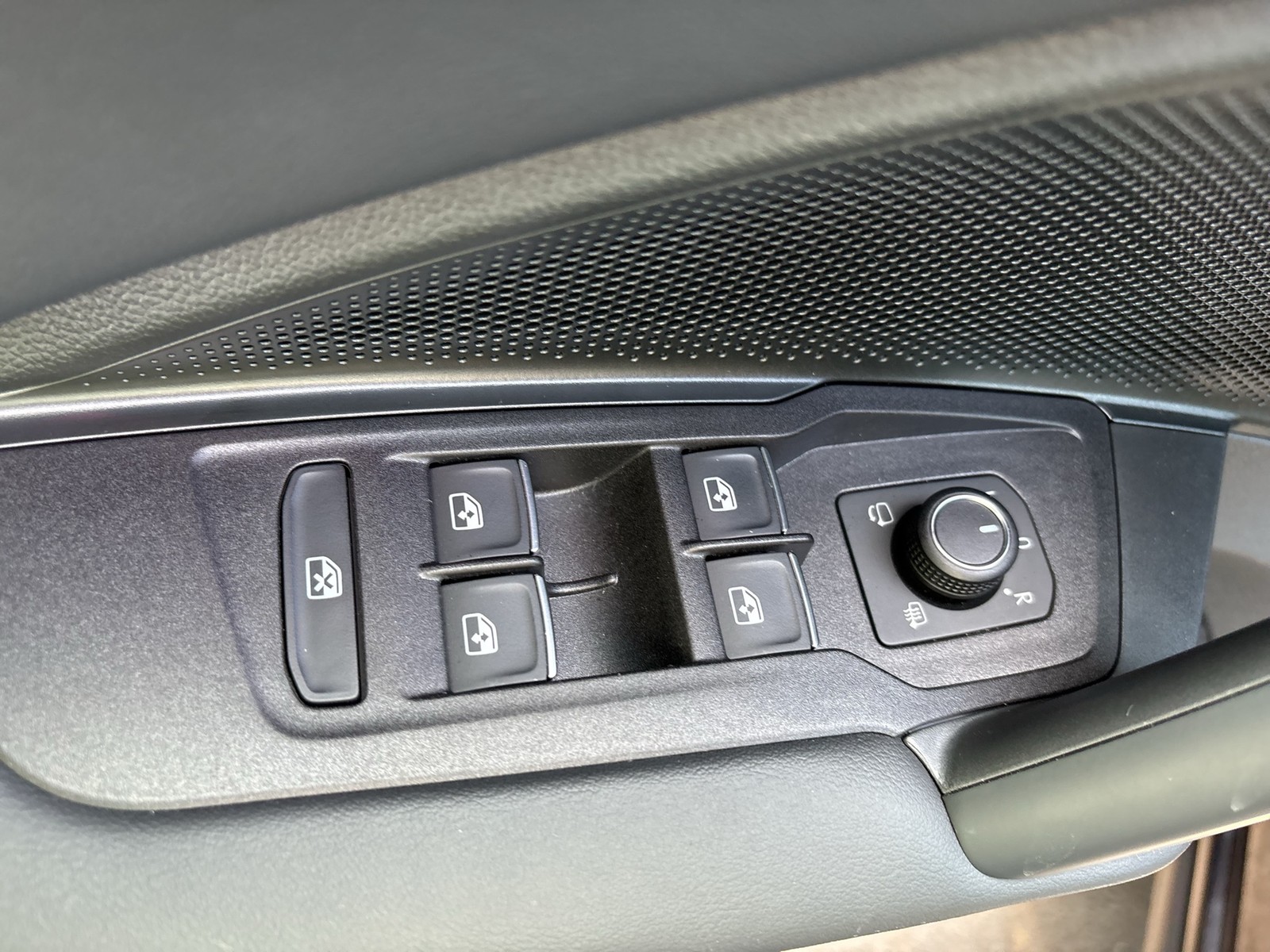 Volkswagen Tayron 1.5 HYBRID ELEGANCE 360°CAM ACC LM18 NAVI