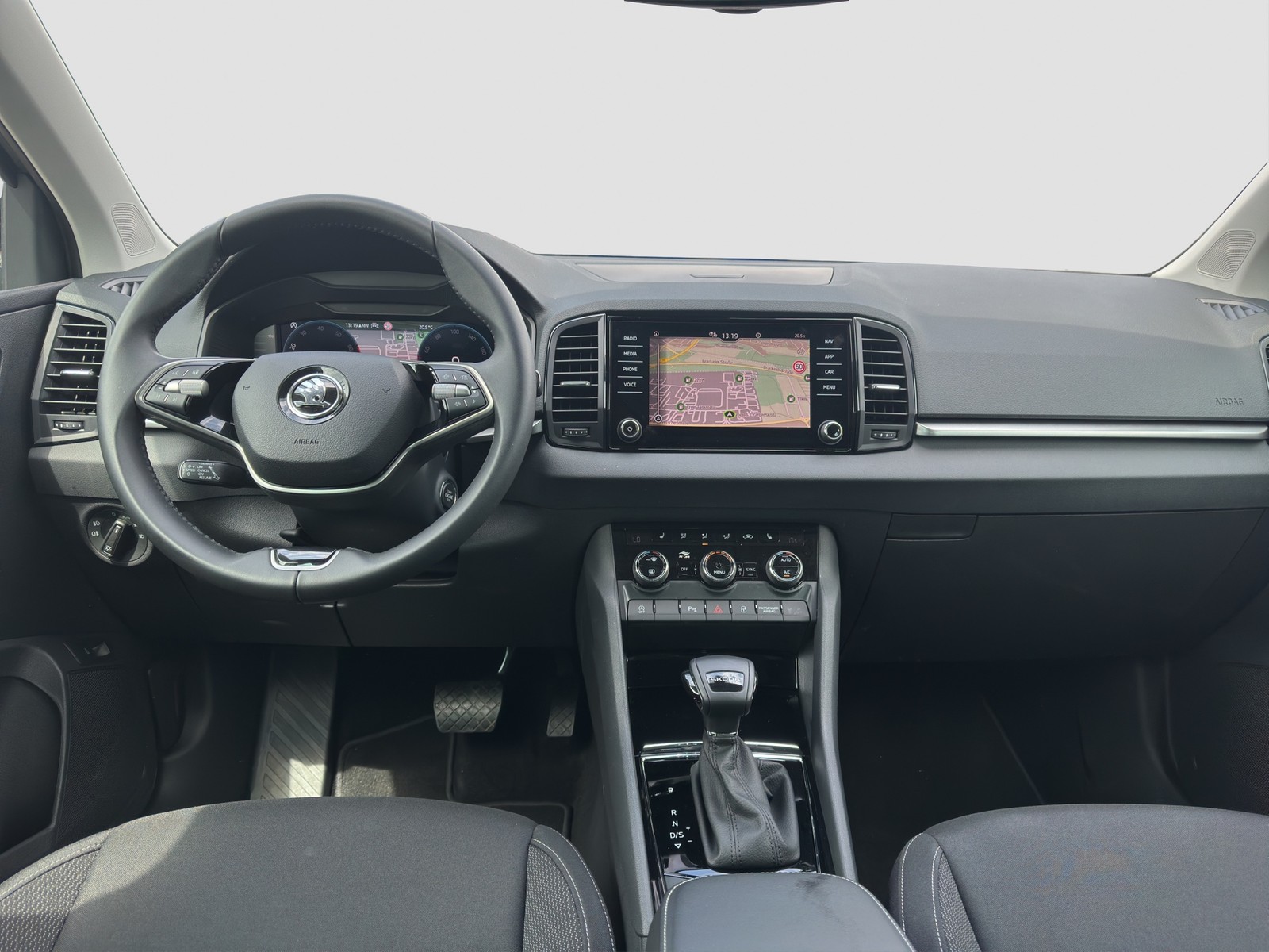 Skoda Karoq 1.5 SELECTION CAM ACC E-KLAPPE NAVI LM17