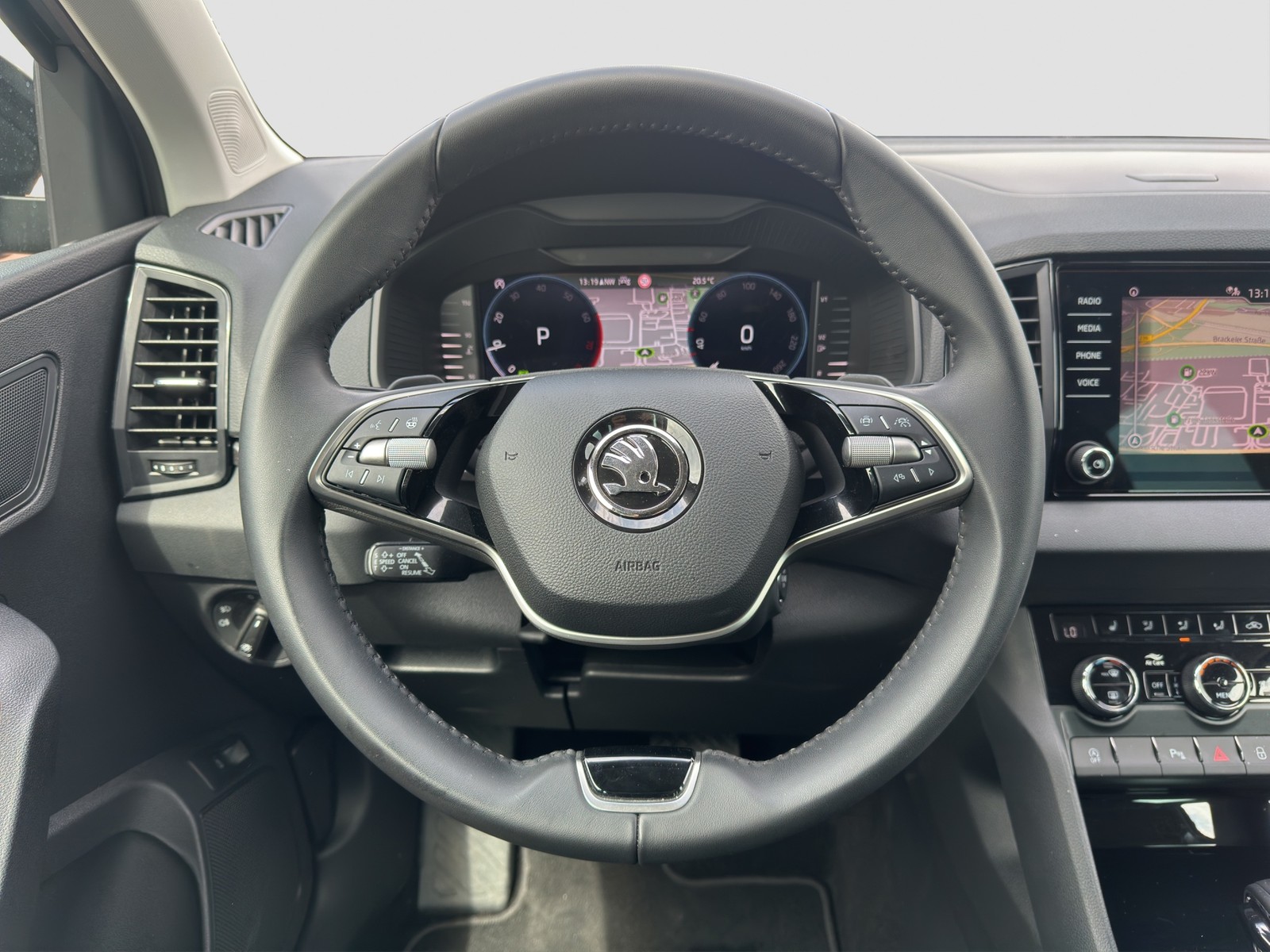 Skoda Karoq 1.5 SELECTION CAM ACC E-KLAPPE NAVI LM17