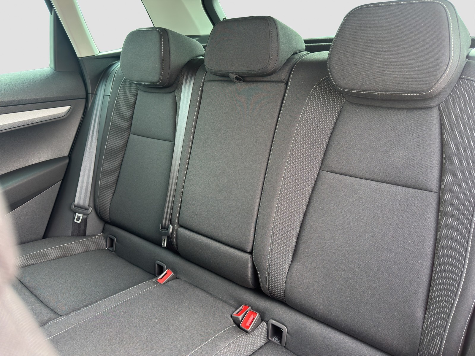 Skoda Karoq 1.5 SELECTION CAM ACC E-KLAPPE NAVI LM17
