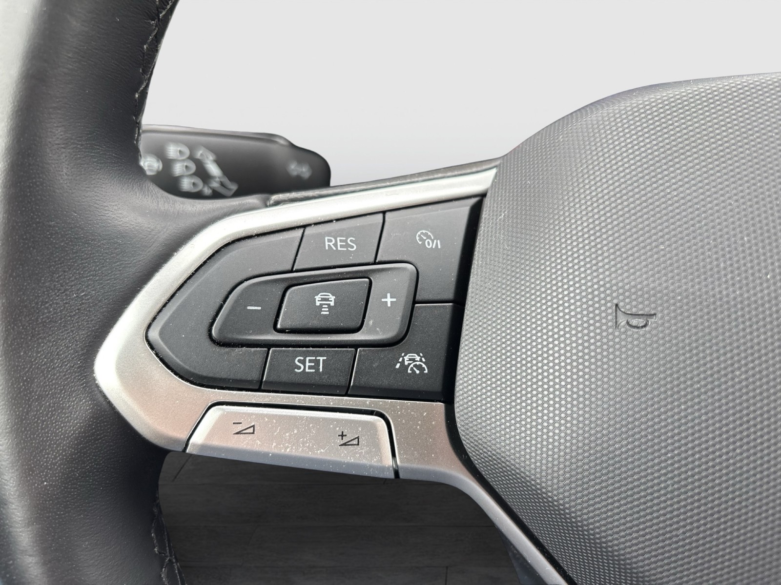 Volkswagen T-Cross 1.0 LIFE ACC NAVI ALU CARPLAY SITZHEIZ.