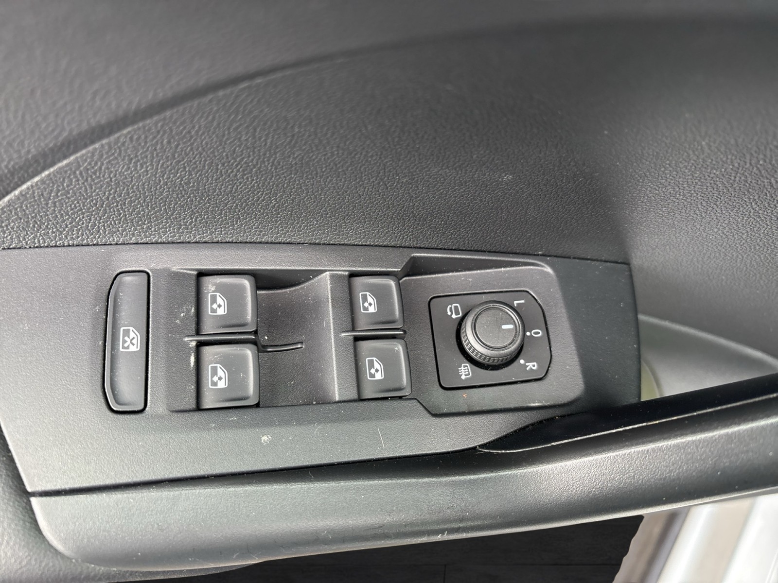 Volkswagen T-Cross 1.0 LIFE ACC NAVI ALU CARPLAY SITZHEIZ.